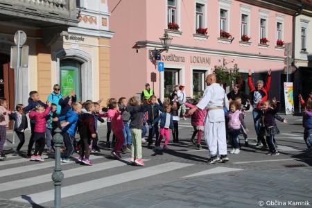 Tudi otroci kamniških šol in vrtcev so bili danes trajnostno povezavi  (67)